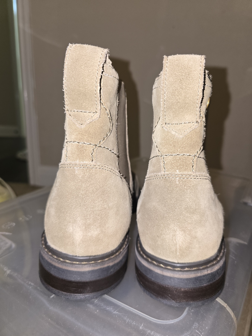 Clarks Men's Taupe Suede Chelsea Pull On Boot Never Been Worn - Picture 3 of 5